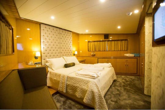 Alugue uma traineira Explorer de 4 cabines para uma viagem inesquecível em Muğla