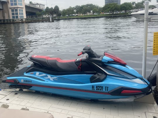 Jet Ski Yamaha neuf avec système audio 