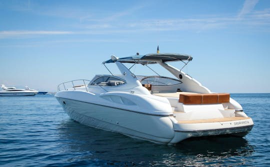 Aluguel de iates a motor Sunseeker 48 em Saint-Tropez, França