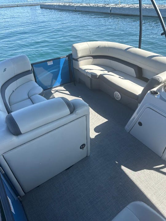 Experiencia de día completo en pontones de Starcraft en el lago Havasu