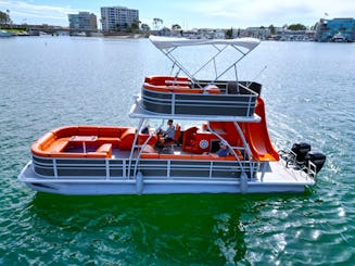 Bateau ponton à deux étages avec toboggan, 33 pi