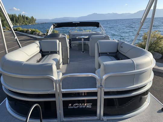 Lowe SS 230 Tritoon en el lago Tahoe