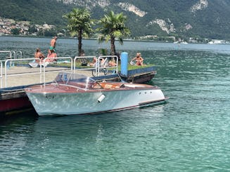 Tour romántico a bordo de un barco vintage de madera de 23 pies en el lago de Como