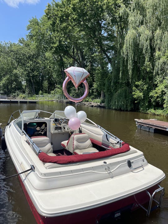 20ft Maxum Speed Boat - 6 Person Capacity