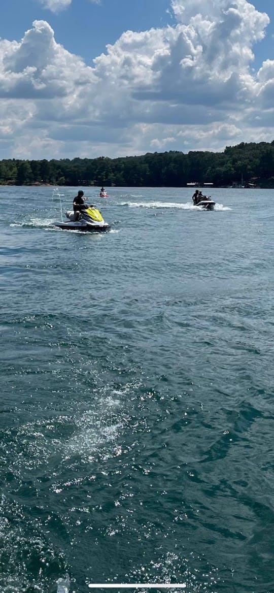 ¡Recorridos guiados en moto acuática muy recomendables en el lago Lanier!