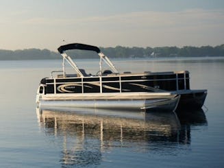 Crest Pontoon 23ft - up to 11 people - Lake House Delivery Available
