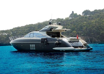 Iate Azimut 68s para fretamentos de um dia