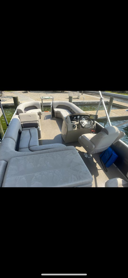 Luxury Bennington Tritoon 150HP fishing series Sx21 