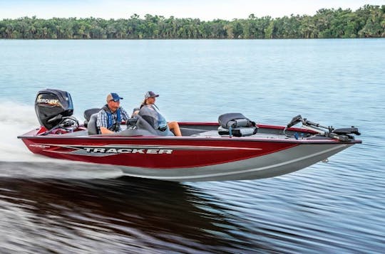 Barco de pesca Tracker 175 Pro - Aluguel diurno e noturno disponível