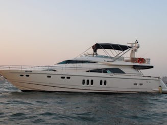 Découvrez Dubaï à bord de notre yacht à moteur Liberty de 80 pieds