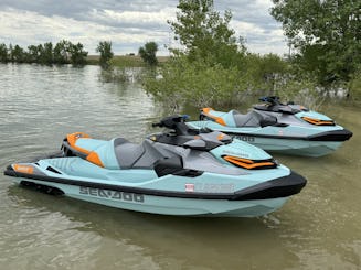 コロラド州ラブランドでレンタル中の2023 Sea-Doo WAKE PRO 230ジェットスキーのペア