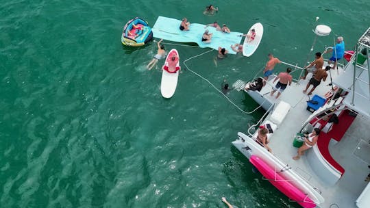 Trimarán personalizado de 45' con toboganes [todo incluido] en Puerto Vallarta, México