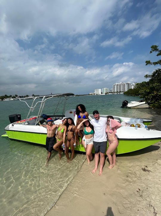 Catamarán 28» ⭐️ La mejor manera de disfrutar de Miami en un barco al mejor precio de la ciudad