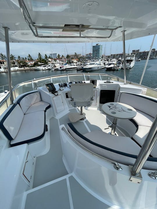 60ft Yacht A/C and Snacks Included!