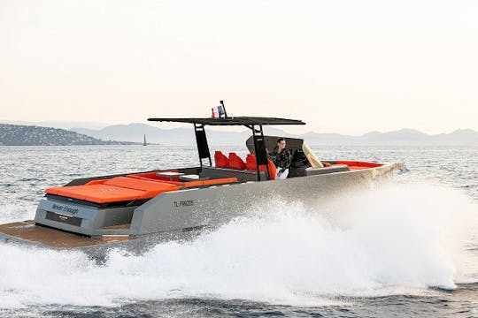 デ・アントニオD42ヴァルキリアモーターヨットのレンタル（バレアレス諸島、エイビッサ）