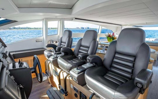 Desfrute de Miami em nosso Mega Yacht Milagros Power de 82 pés!