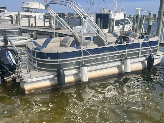 22ft Trifecta Pontoon-Super Comfortable- Seats 10