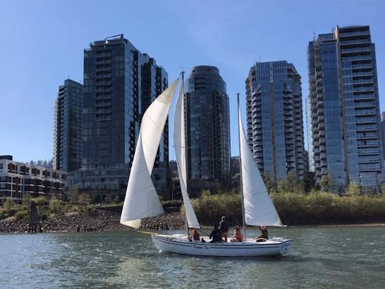 Aberto em um daysailor de 29 pés para até 12 amigos em Portland, Oregon