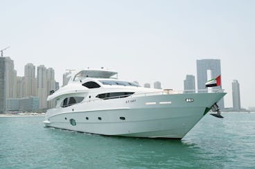 Yacht à moteur Majesty de 101 pieds avec jacuzzi à Dubaï