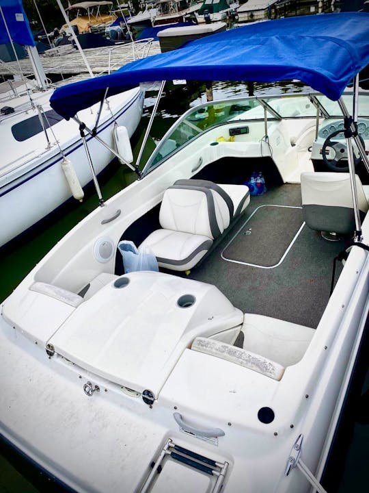 Explore Ontario lakes with our 17 ft Bayliner 175!