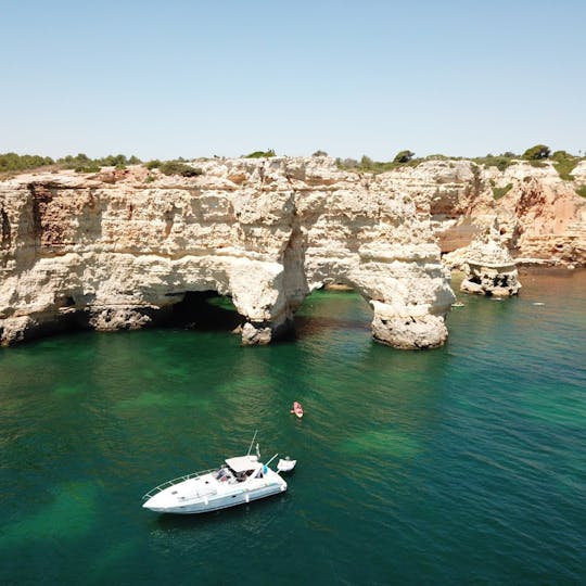 Alquiler de barcos privados en la cueva de Benagil