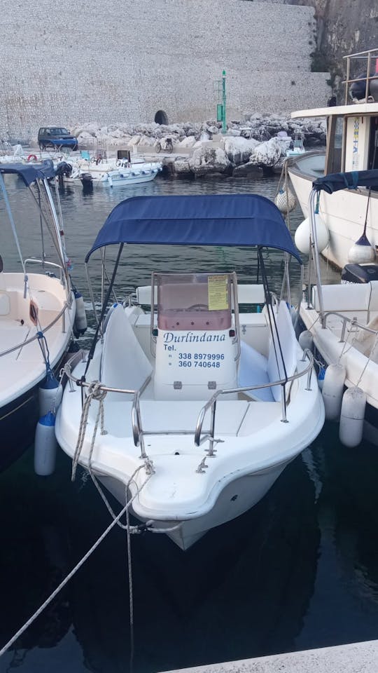 Rent "Hull" Power Boat for 7 People in Castro, Puglia