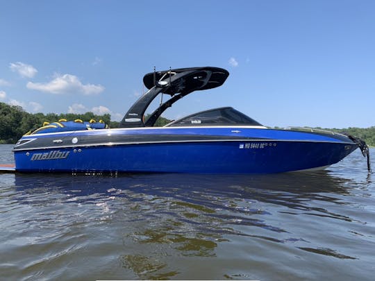 Malibu WAKESETTER 21.6 2007 avec porte de surf WEDGE et sacs de ballast supplémentaires 