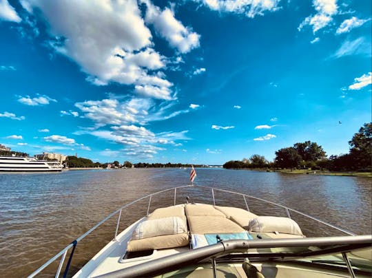 Luxury SeaRay Yacht with Captain | Explore the Annapolis Waterways