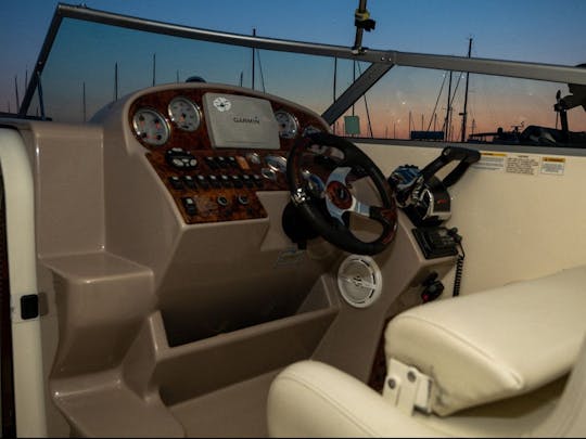 *Embark on a Luxury Lake Michigan Adventure: Rent Our Stunning 2006 Rinker Fiest