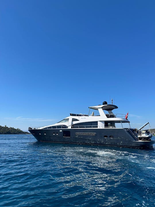 80ft Mega Yacht for the newest boat on the Bosphorus!