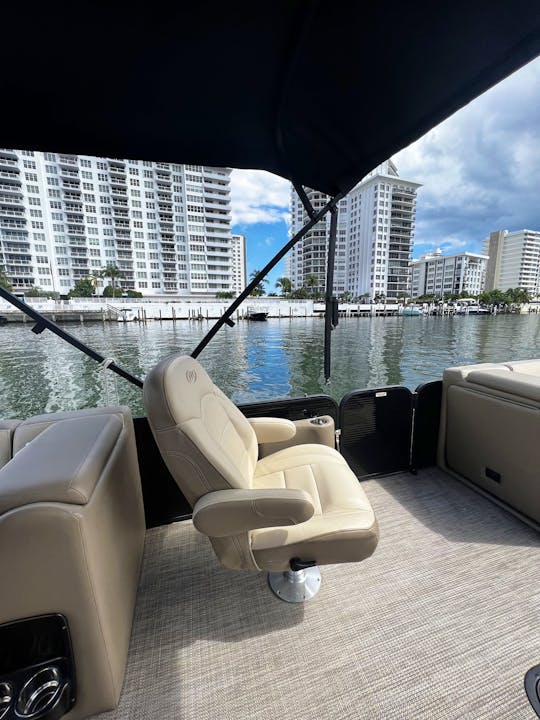Brand New Luxurious Pontoon in Miami Beach ( Mon-Thur Discounted! )
