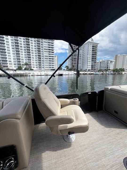 Brand New Luxurious Pontoon in Miami Beach ( Mon-Thur Discounted! )