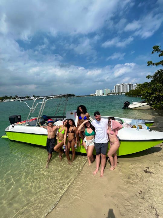 Catamaran Party 28ft in Miami, Florida