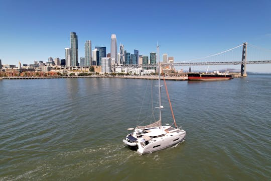 Catamarán de vela de lujo de 40 pulgadas | Acogedora vela de invierno | San Francisco