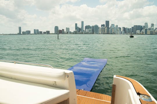Location de yacht privé SeaRay de 50 minutes — Heure gratuite et promotions gratuites sur le jet ski en semaine ! 