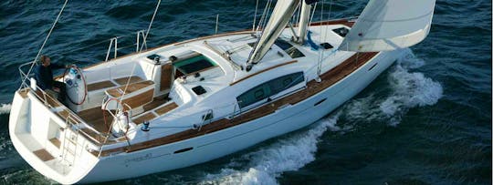 Oceanis 40 Sailing Yacht Charter in Maó