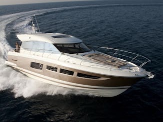  Experimente la elegancia a flote: ¡a bordo del Prestige Yacht de 55 pies! 🌊