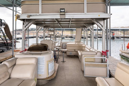 Tritoon Party Boat for 20 People in Austin, Texas/Lake Travis