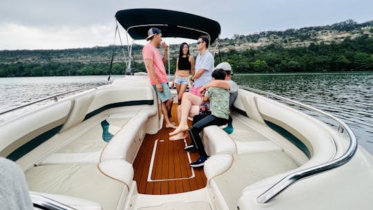 Lake Austin Celebration Cruiser : anniversaires, sports nautiques, enterrements de vie de garçon...