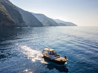  Passeio de barco privado até os portões de Cinque Terre (dia inteiro)