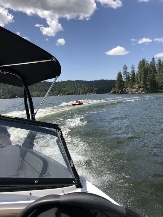 Bayliner VR5 Bowrider en alquiler, disfruta del agua, ¡el verano casi ha terminado!