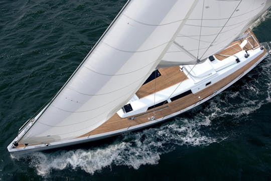 Barco à vela Hanse 470e para Skippered Charters de Santorini, Grécia