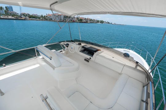 Yacht de luxe Azimut de 50 pieds — Profitez d'une heure gratuite en jet-ski ou de temps supplémentaire en bateau !