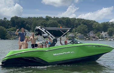 Mastercraft NXT22 Wakeboat - Boat with us and see why the pros do it better!