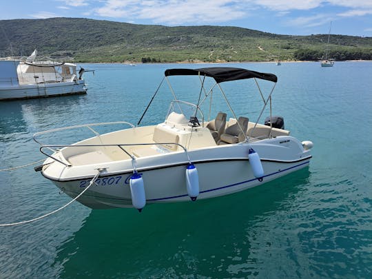 Quicksilver 555 Activ - Mercury 100 Rental in Cres