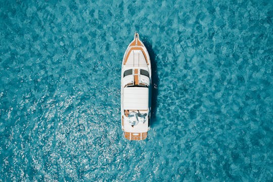 Déjese disfrutar de este magnífico yate Sea Ray de 50 pies