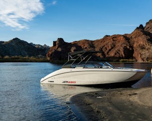 El moderno y emocionante barco Yamaha AR250 (3) está disponible en Lake Havasu City & Needles