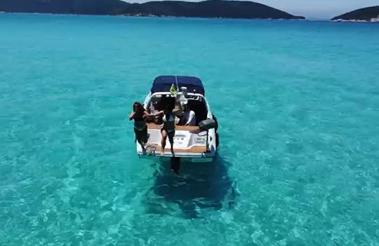 Aluguel de iates Runner MaremarMotor de 27 pés em Arraial do Cabo, Rio de Janeiro, Brasil