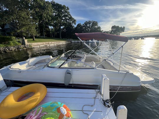 21' Deck Boat on Minnetonka/nearby lakes - Ideal for Watersports!