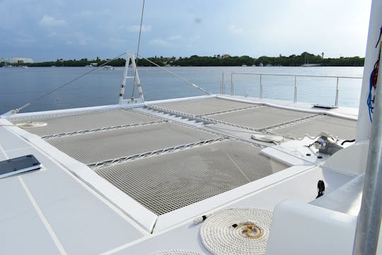 Precioso y espacioso catamarán con barra abierta para pasar el mejor momento